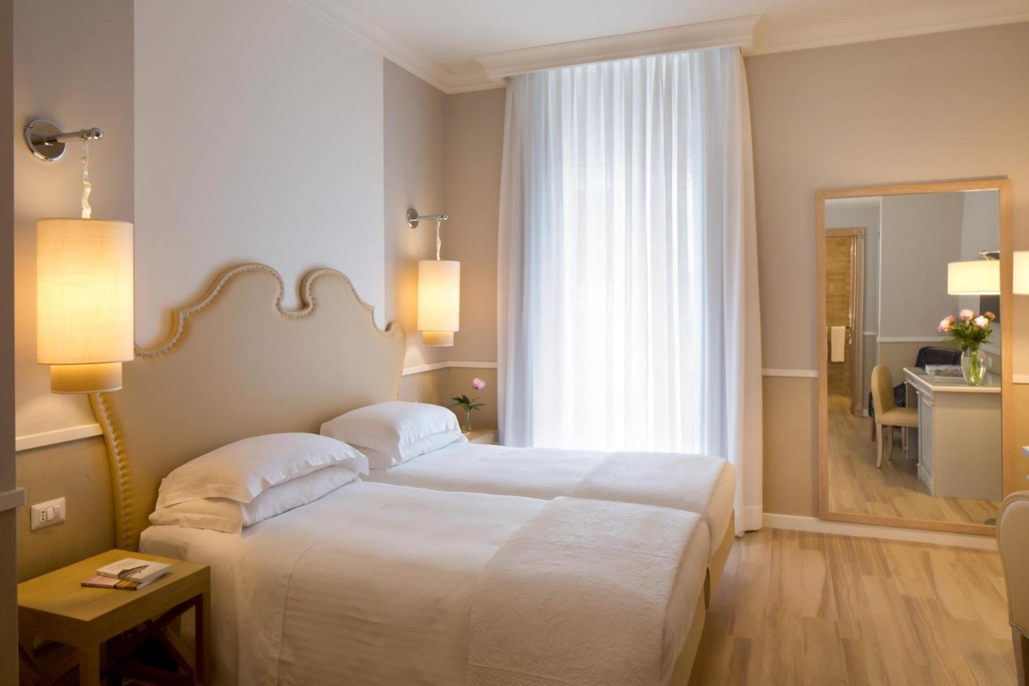 Hotel Starhotels Terminus Neapel