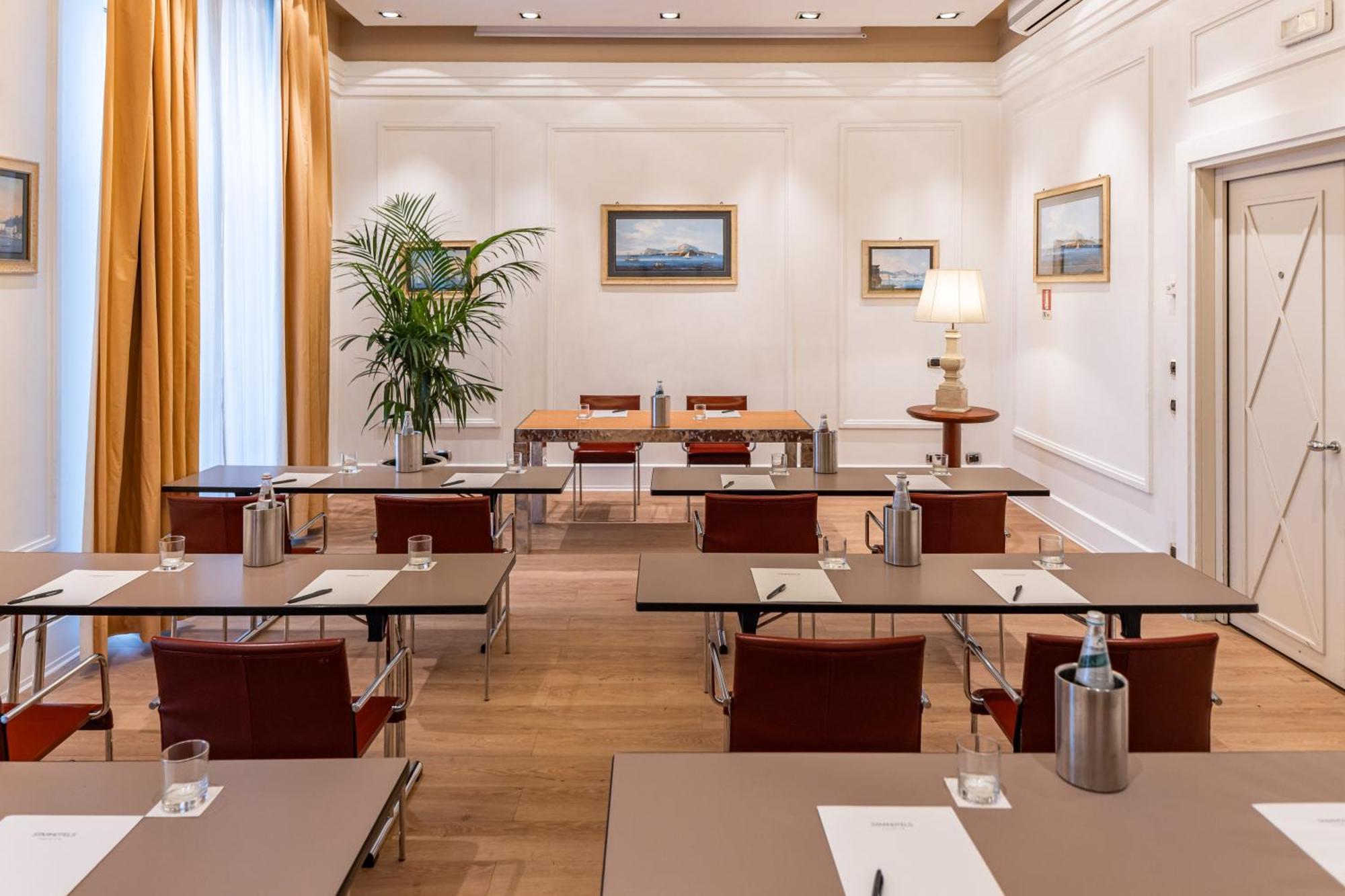 Starhotels Terminus 4* Napels